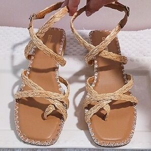 Cushionaire ⚜️ Tan Braided Flat Sandals with Ankle Straps. 10